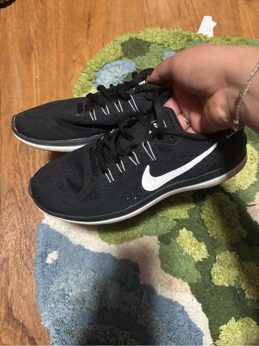 Size 9.5 black Nike shoes
